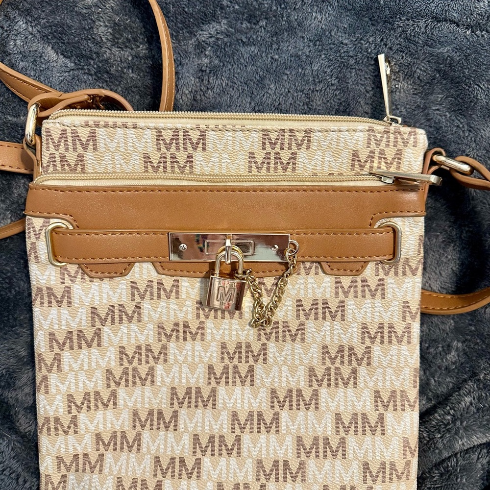 Mia MK Crossbody Logo Lock Purse - Picture 3 of 5